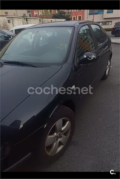Usado Seat Leon Stella 90 CV (66 kW) 2003 Negro Utilitario