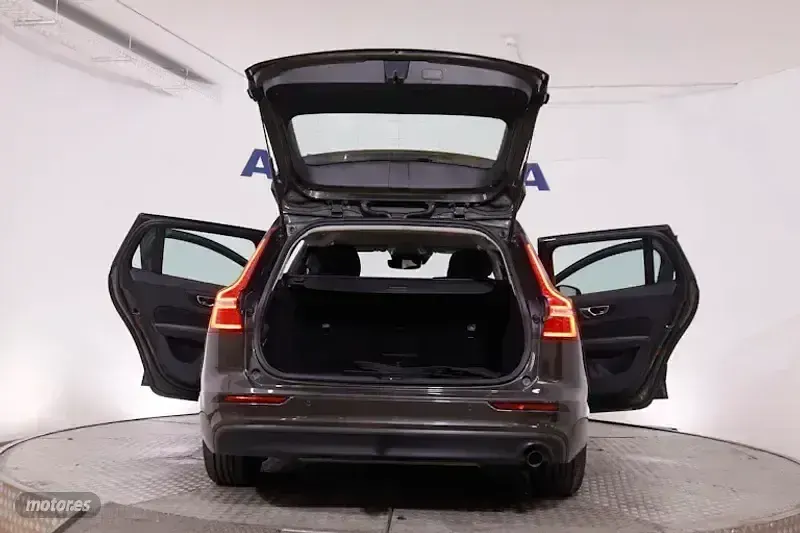 Usado Volvo V60 Momentum 150 CV (110 kW) 2019 Gris Familiar