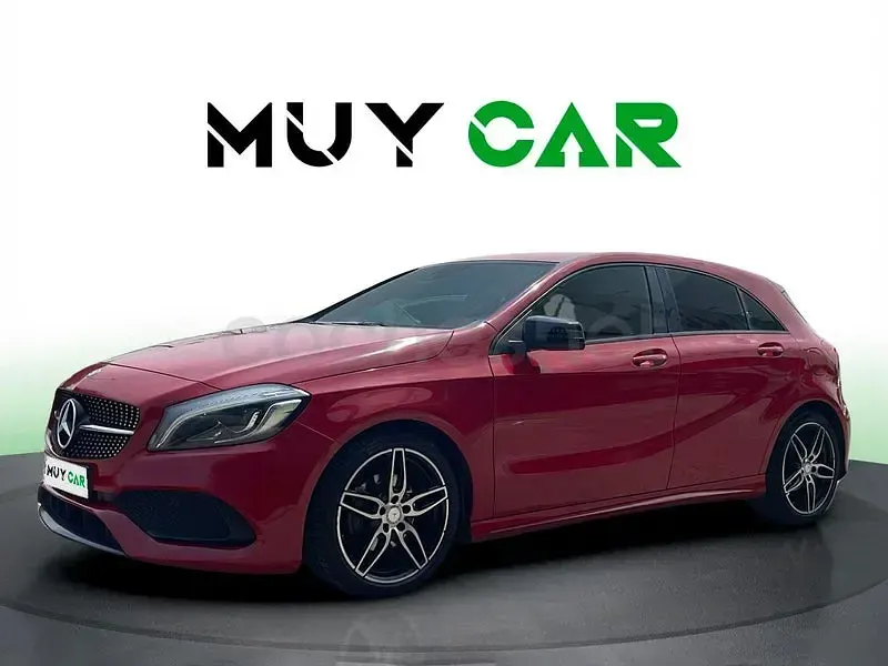 Usado Mercedes A180 AMG line 122 CV (89 kW) 2015 Rojo Utilitario
