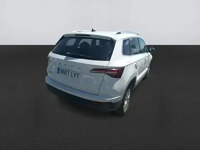 Usado Skoda Karoq Ambition 116 CV (85 kW) 2022 Blanco SUV