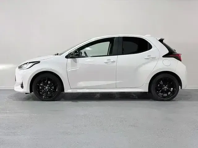 Usado Toyota Yaris Style 116 CV (85 kW) 2021 Blanco Utilitario