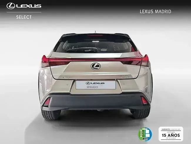 Usado Lexus UX Luxury Line 184 CV (135 kW) 2021 Plateado SUV