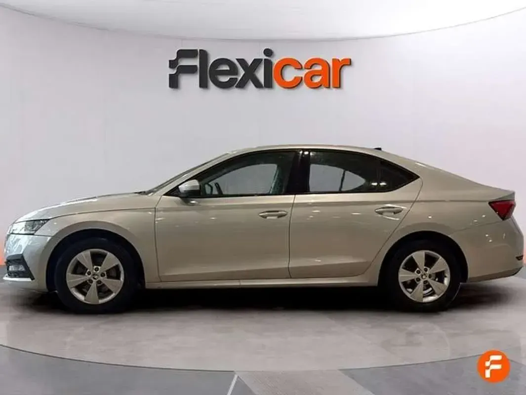 Usado Skoda Octavia Active 116 CV (85 kW) 2021 Gris Berlina