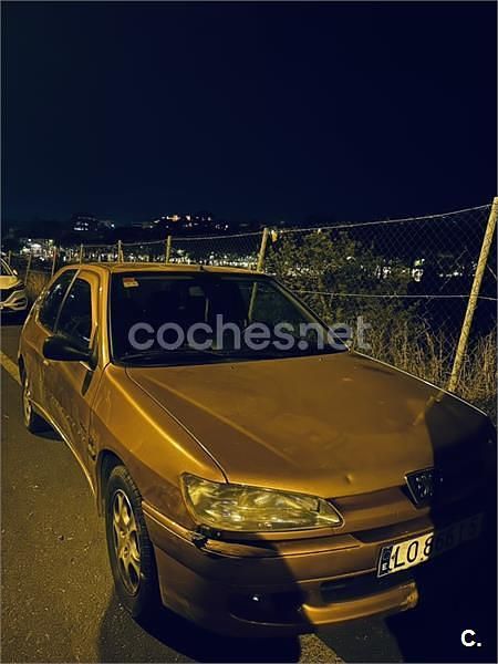 Usado Peugeot 306 90 CV (66 kW) 1998 Naranja Berlina