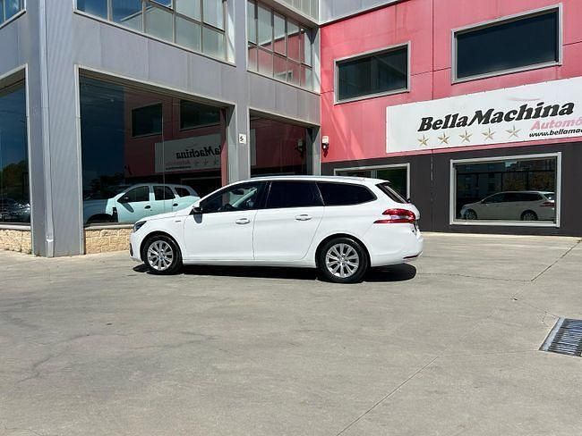 Usado Peugeot 308 SW Style 130 CV (95 kW) 2020 Blanco Familiar