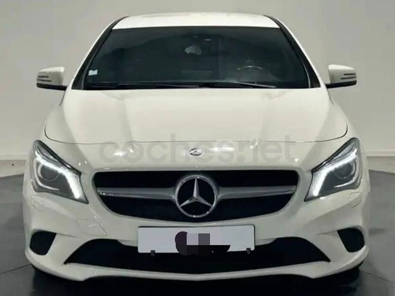 Usado Mercedes CLA200 Urban 136 CV (100 kW) 2015 Blanco Berlina