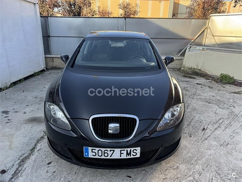Usado Seat Leon Stylance 105 CV (77 kW) 2007 Negro Utilitario