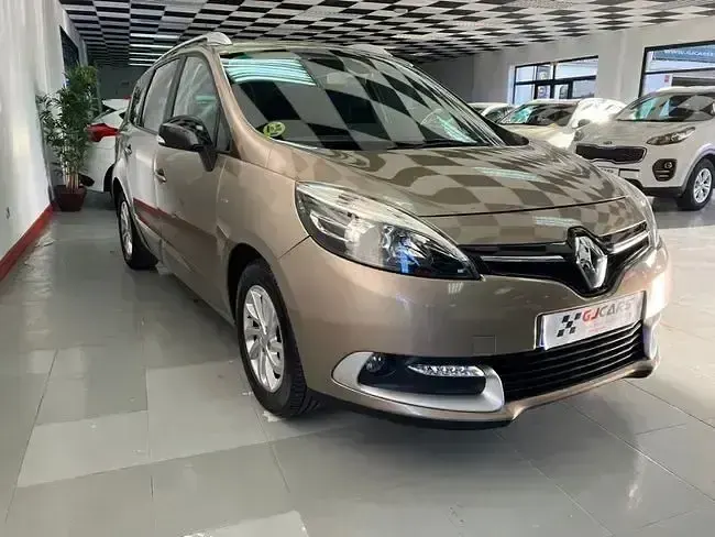 Usado Renault Scénic III LIMITED 110 CV (80 kW) 2014 Marrón