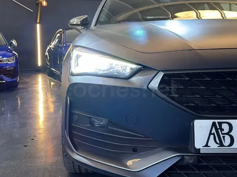 Usado Cupra Leon 245 CV (180 kW) 2021 Azul Berlina