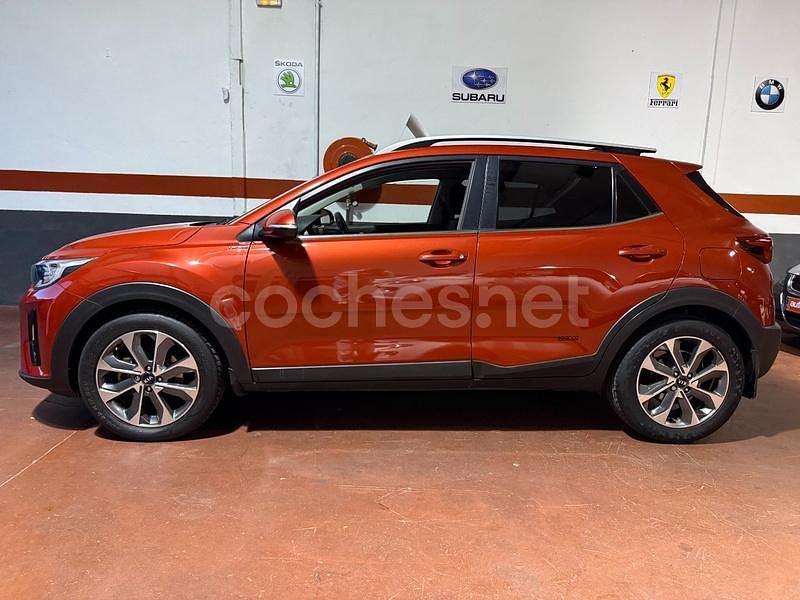 Usado Kia Stonic 100 CV (73 kW) 2019 Granate SUV