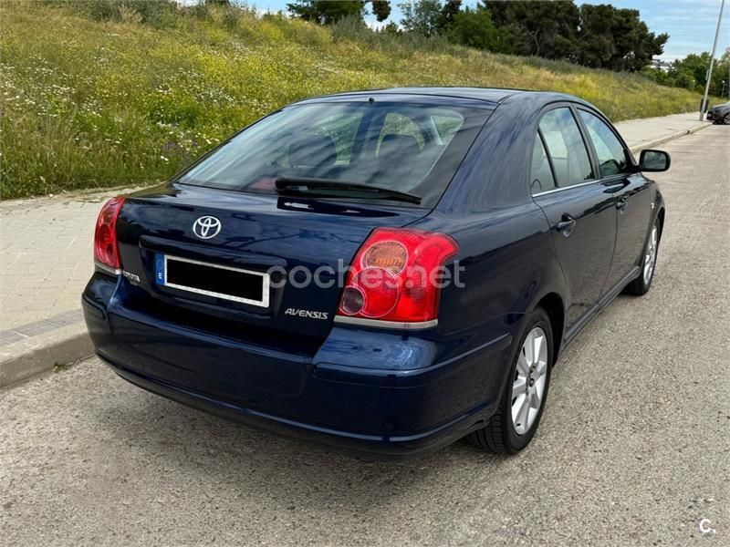 Usado Toyota Avensis Sol 129 CV (94 kW) 2004 Azul Berlina