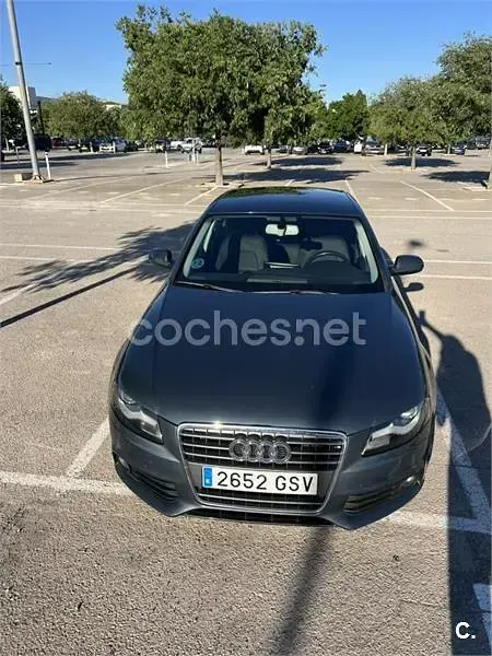Usado Audi A4 120 CV (88 kW) 2010 Gris / plata Berlina