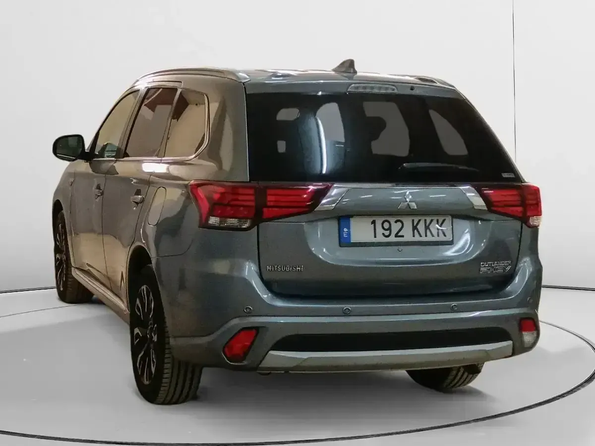 Usado Mitsubishi Outlander P-HEV 203 CV (149 kW) 2018 Gris SUV