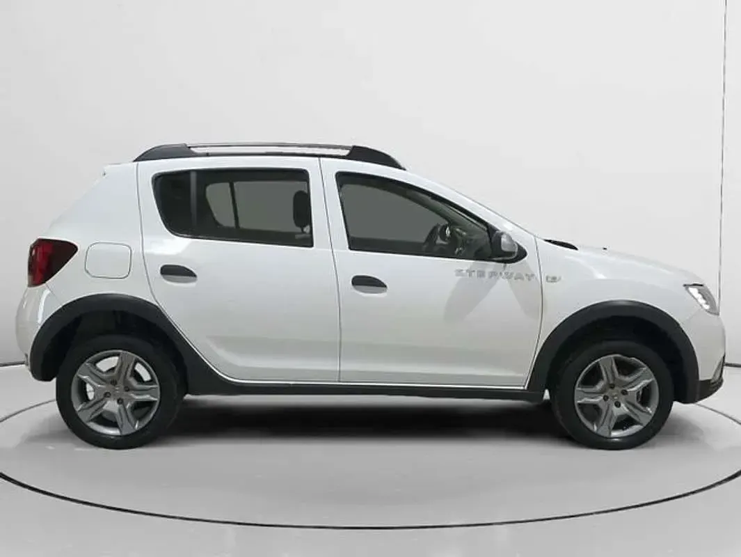 Usado Dacia Sandero Essentiel 90 CV (66 kW) 2019 Blanco Utilitario