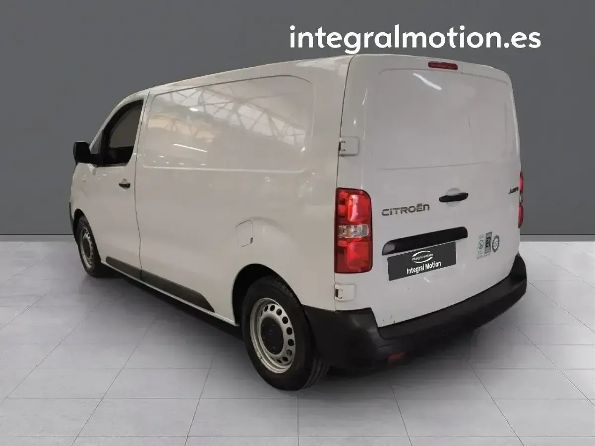 Usado Citroën Jumpy 120 CV (88 kW) 2024 Blanco Monovolumen