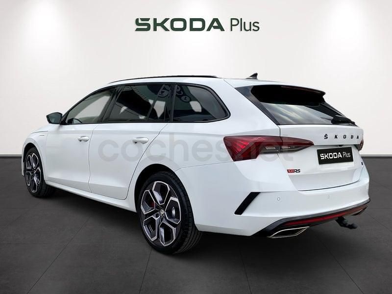 Usado Skoda Octavia SportLine 150 CV (110 kW) 2024 Blanco Familiar