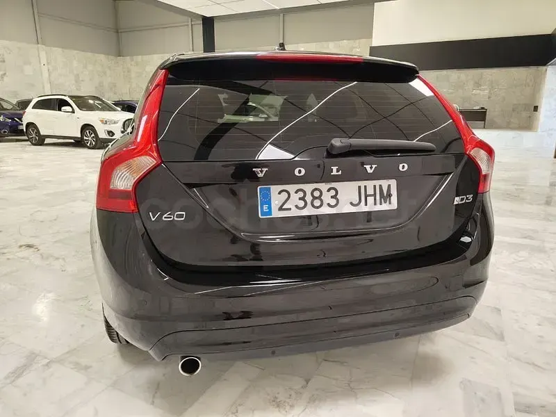 Usado Volvo V60 Momentum 150 CV (110 kW) 2016 Negro Familiar
