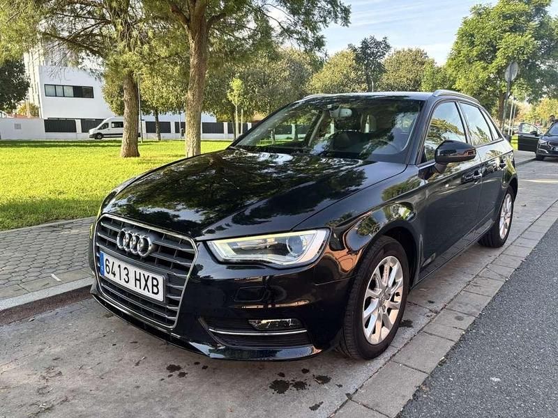 Usado Audi A3 Sportback Attraction 105 CV (77 kW) 2014 Negro Utilitario