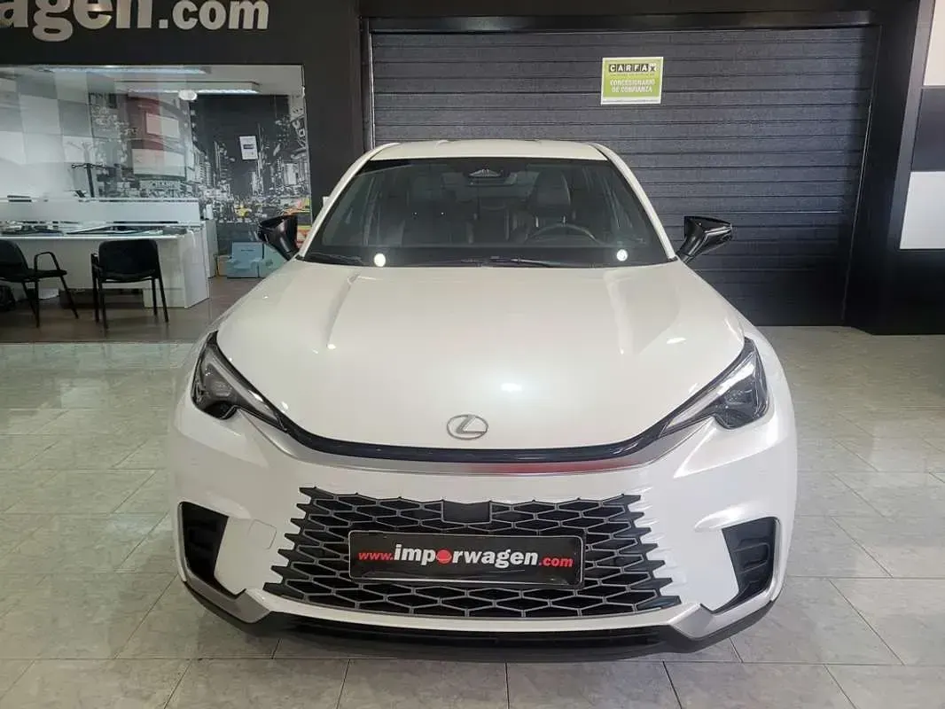 Usado Lexus LBX 136 CV (100 kW) 2024 Blanco SUV