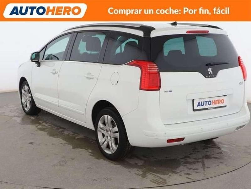 Usado Peugeot 5008 Allure 120 CV (88 kW) 2016 Blanco Monovolumen