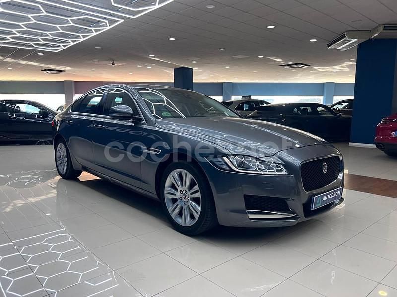 Usado Jaguar XF Prestige 180 CV (132 kW) 2017 Gris / plata Berlina