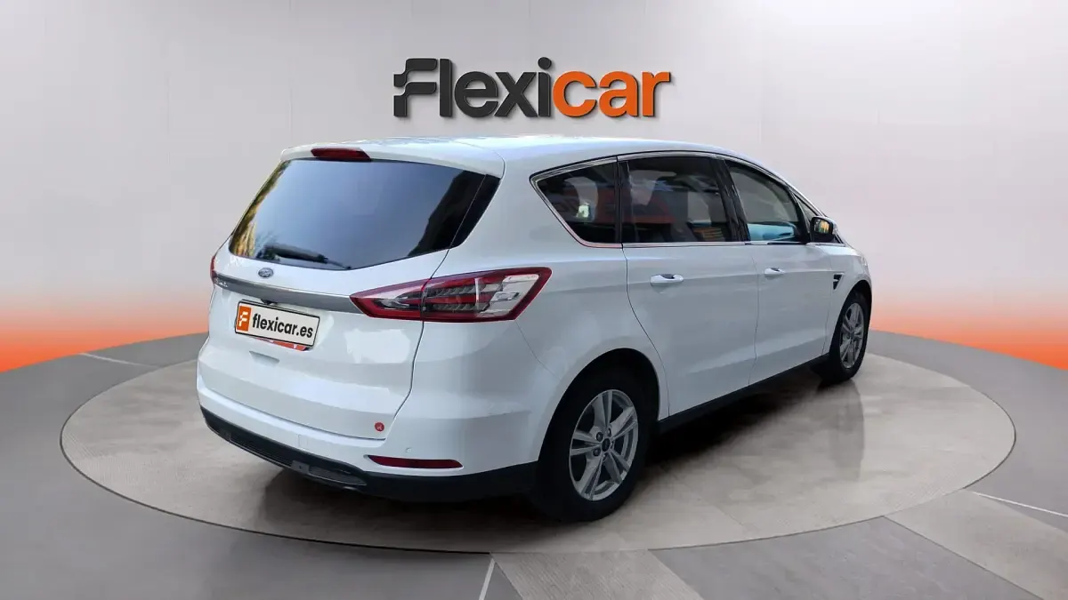 Usado Ford S-MAX Titanium 160 CV (117 kW) 2017 Blanco Monovolumen