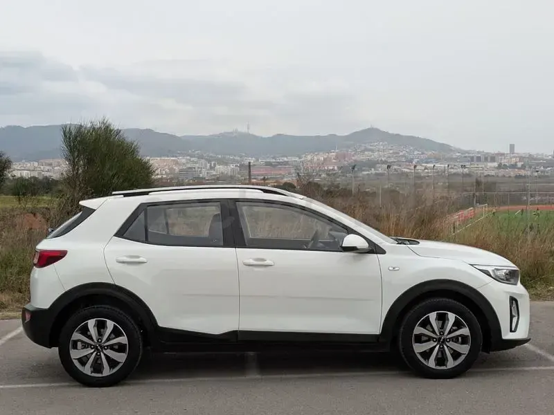 Usado Kia Stonic 100 CV (73 kW) 2022 Blanco SUV