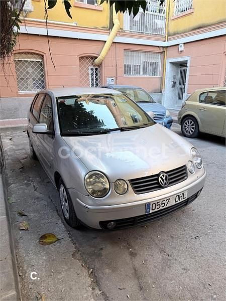 Usado VW Polo Trendline 75 CV (55 kW) 2005 Gris / plata Utilitario