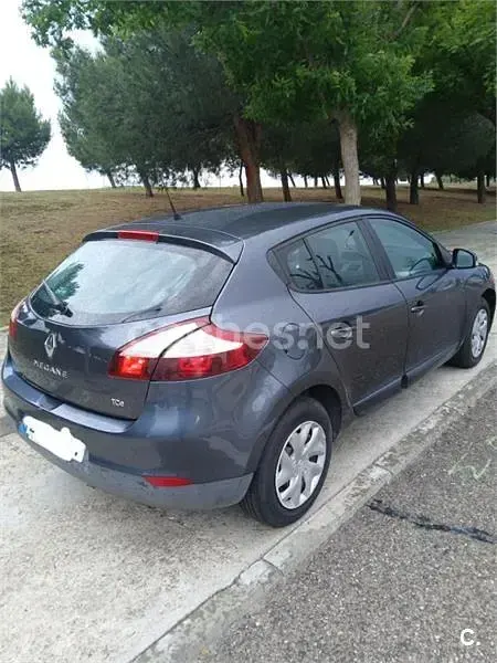 Usado Renault Mégane Intens 115 CV (84 kW) 2016 Gris / plata Berlina