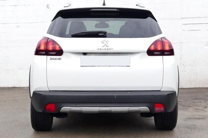 Usado Peugeot 2008 Allure 131 CV (96 kW) 2018 Blanco SUV