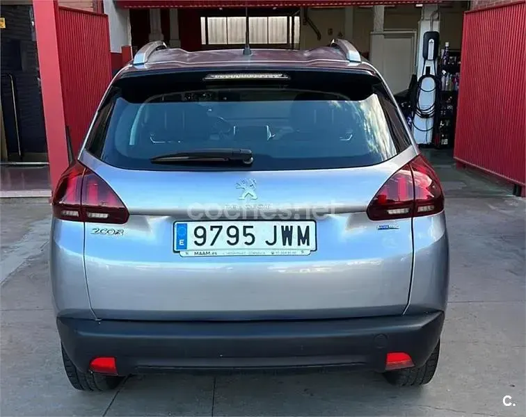 Usado Peugeot 2008 Active 110 CV (80 kW) 2017 Gris / plata SUV