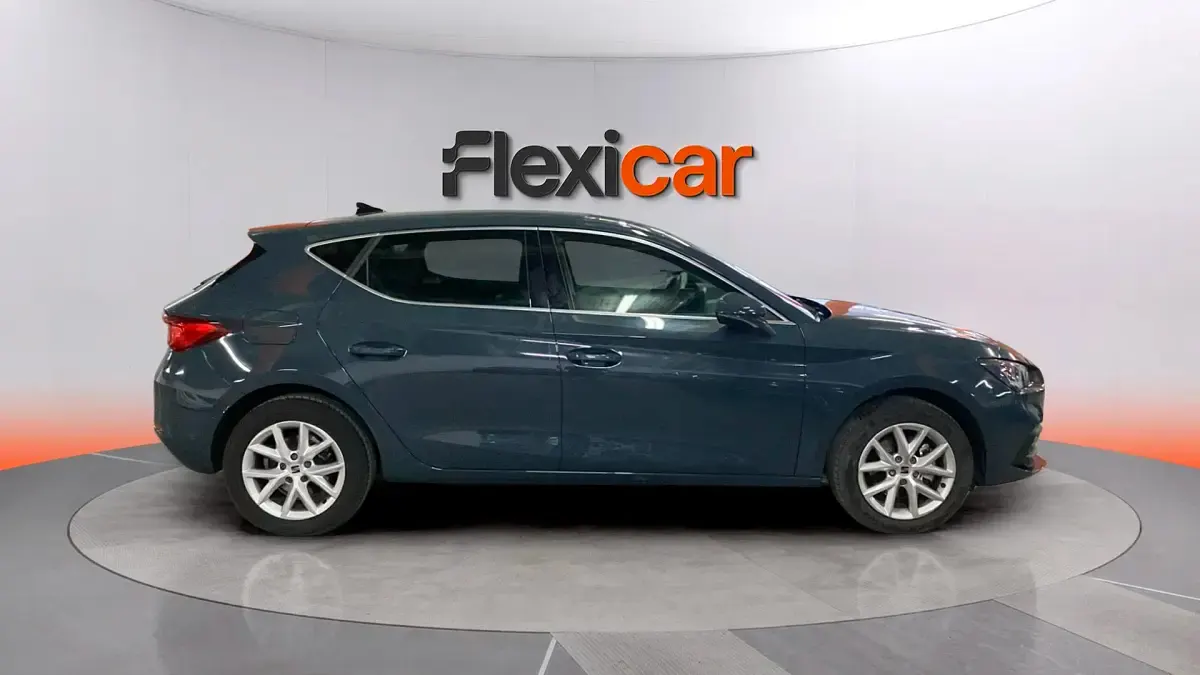 Usado Seat Leon Style 150 CV (110 kW) 2025 Gris Berlina