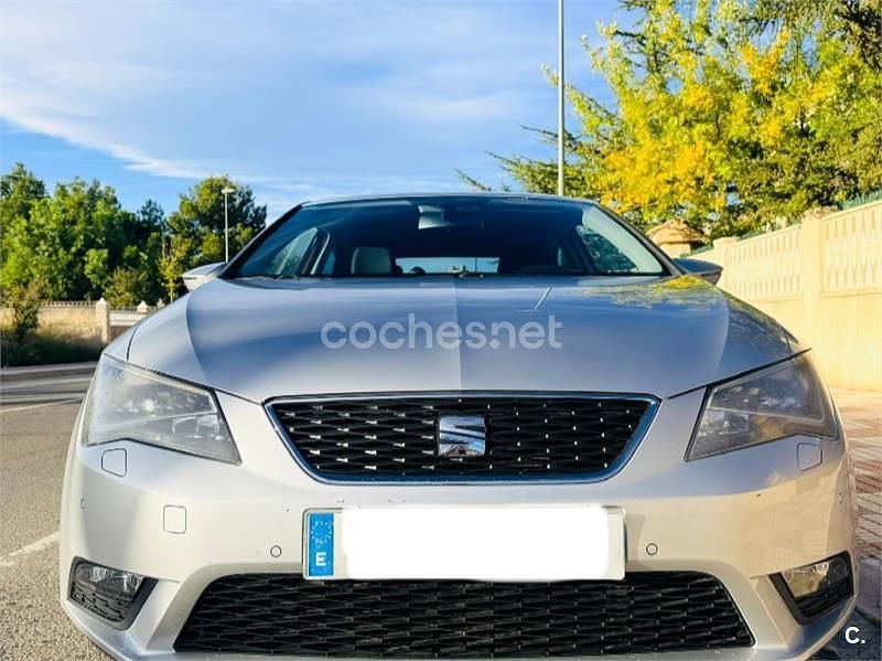 Usado Seat Leon Style 150 CV (110 kW) 2013 Gris / plata Berlina