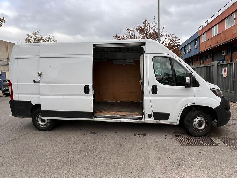Usado Fiat Ducato 140 CV (102 kW) 2023 Blanco Van