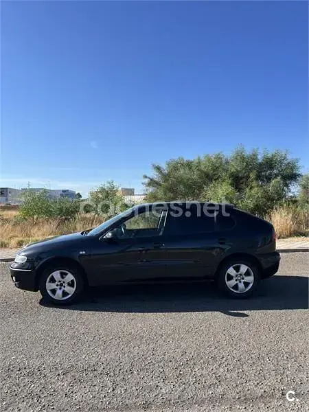 Usado Seat Leon Stella 105 CV (77 kW) 2005 Negro Utilitario