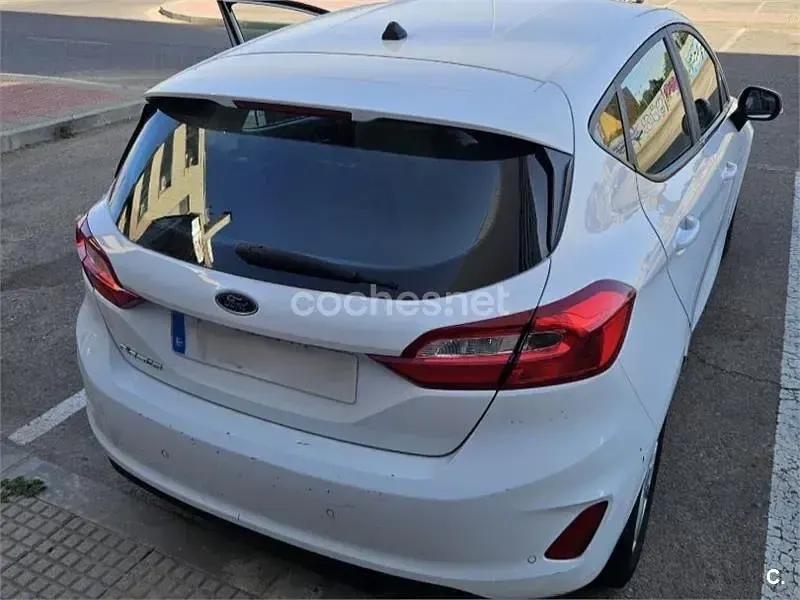 Usado Ford Fiesta Trend 85 CV (62 kW) 2019 Blanco Utilitario