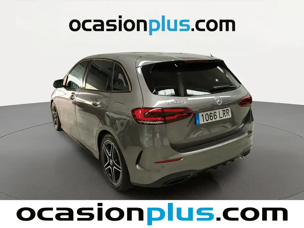 Usado Mercedes B200 150 CV (110 kW) 2021 Gris Monovolumen