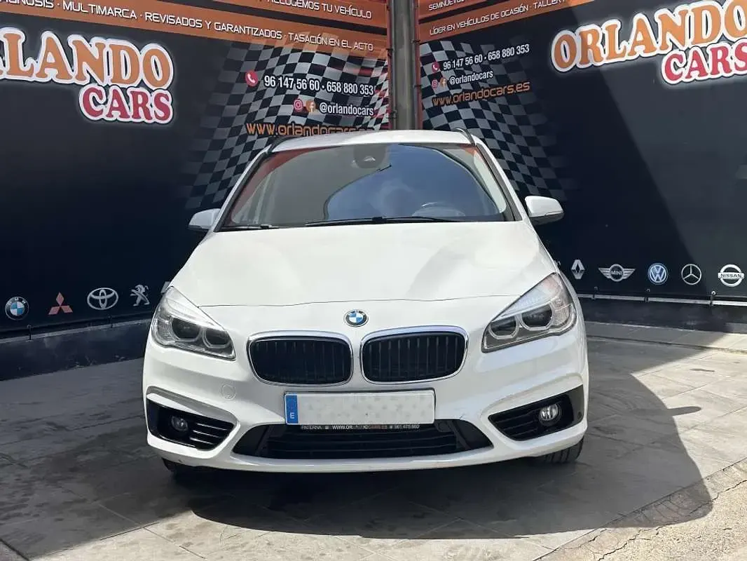 Usado BMW 218 Gran Tourer Sport Line 150 CV (110 kW) 2017 Blanco Monovolumen