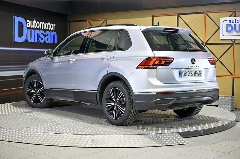 Usado VW Tiguan Life 150 CV (110 kW) 2023 Gris claro SUV