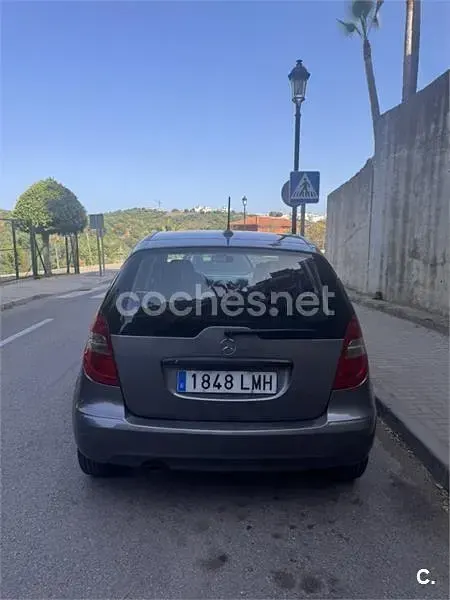 Usado Mercedes A160 Exclusive 82 CV (60 kW) 2011 Gris / plata Utilitario