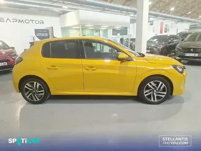 Usado Peugeot 208 Allure 100 CV (73 kW) 2020 Amarillo Utilitario