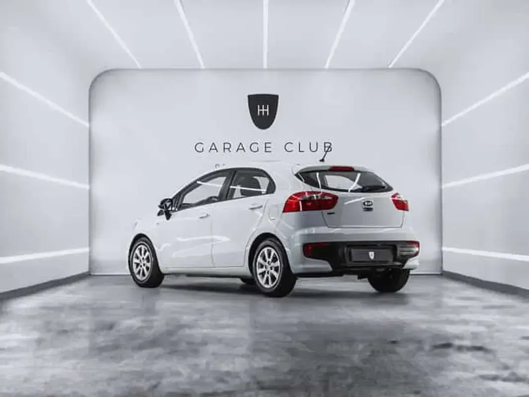 Usado Kia Rio 84 CV (61 kW) 2016 Blanco Utilitario