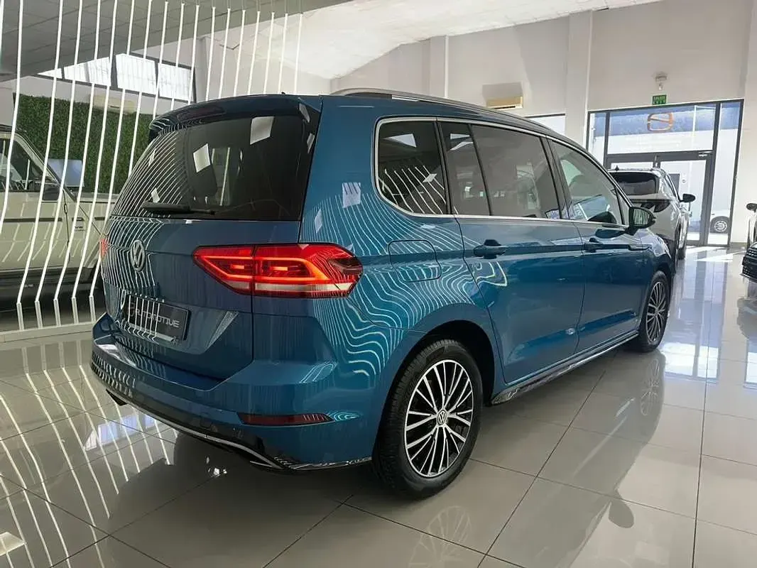 Usado VW Touran Sport 150 CV (110 kW) 2020 Azul Monovolumen