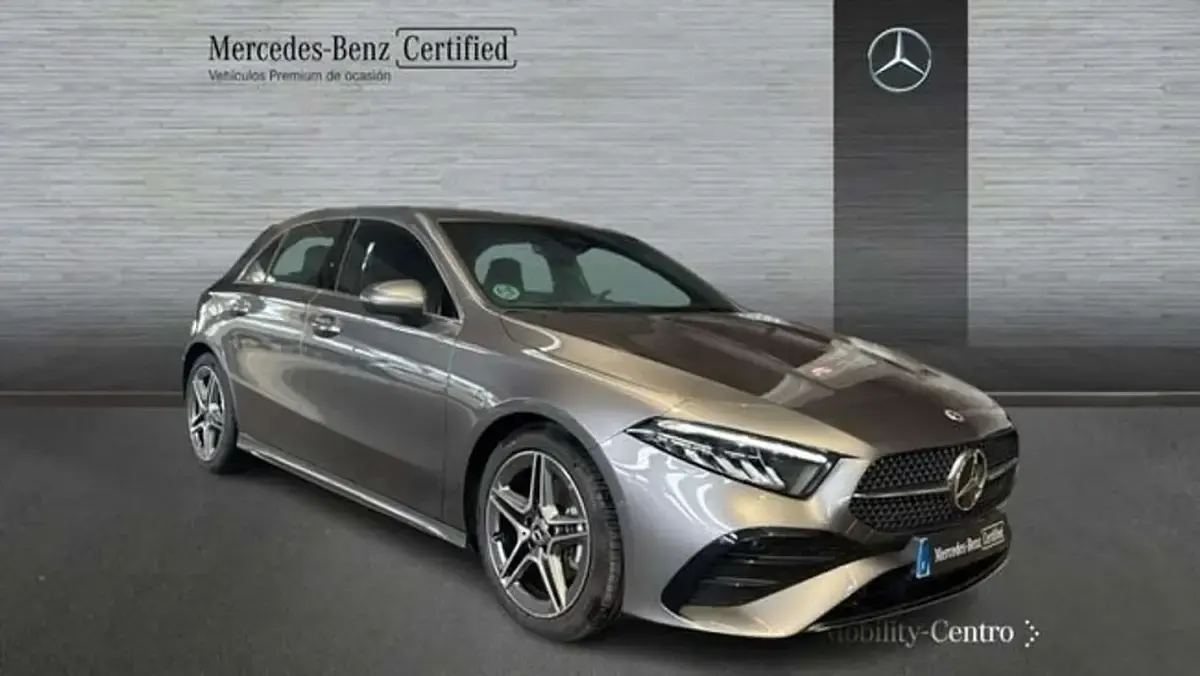 Usado Mercedes A180 109 CV (80 kW) 2024 Gris Utilitario