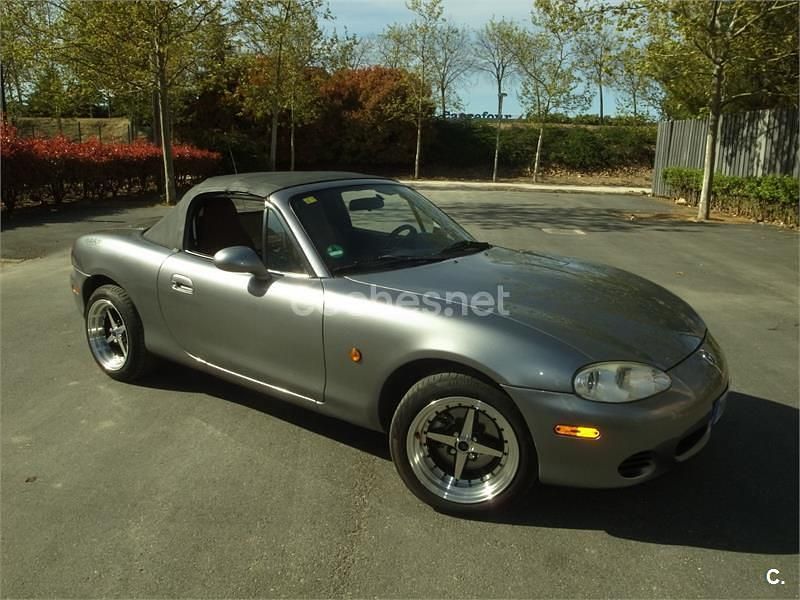 Usado Mazda MX5 110 CV (80 kW) 2003 Gris / plata Descapotable