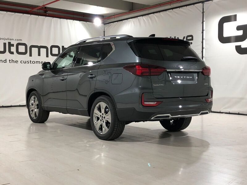 Usado Ssangyong (KGM) Rexton Limited 202 CV (148 kW) 2023 Gris SUV
