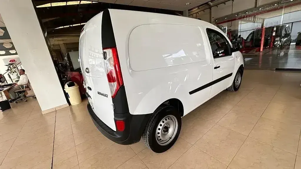 Usado Renault Kangoo LIMITED 95 CV (69 kW) 2020 Blanco Monovolumen