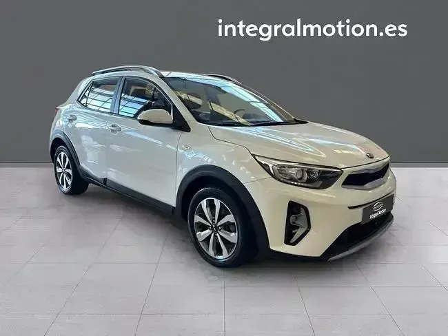 Usado Kia Stonic 100 CV (73 kW) 2022 Blanco SUV