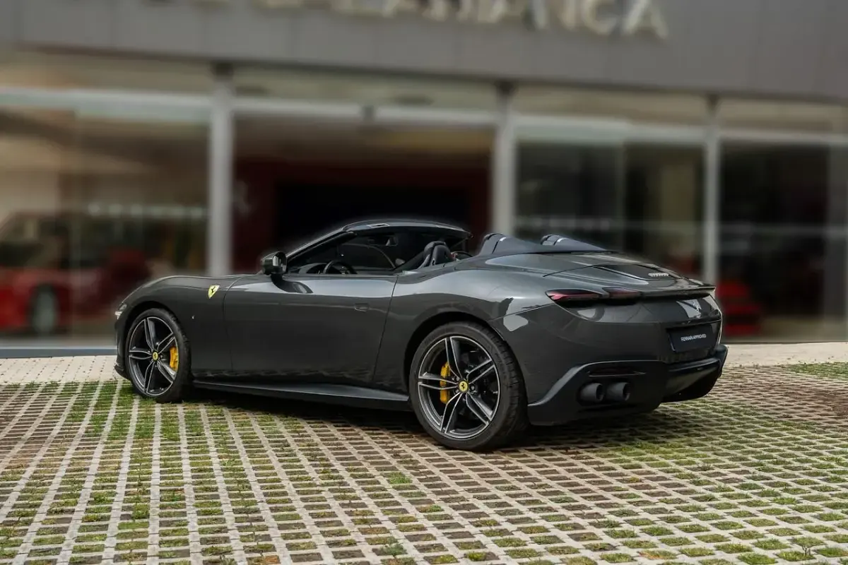 Nuevo Ferrari Roma 620 CV (456 kW) 2026 Gris metalizado Descapotable