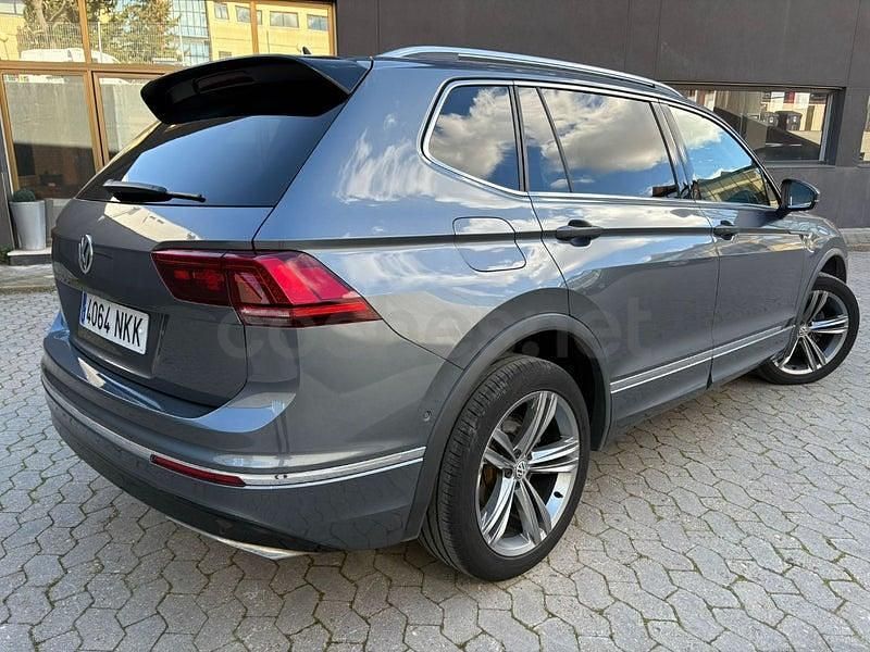 Usado VW Tiguan Allspace Sportline 150 CV (110 kW) 2020 Gris / plata SUV